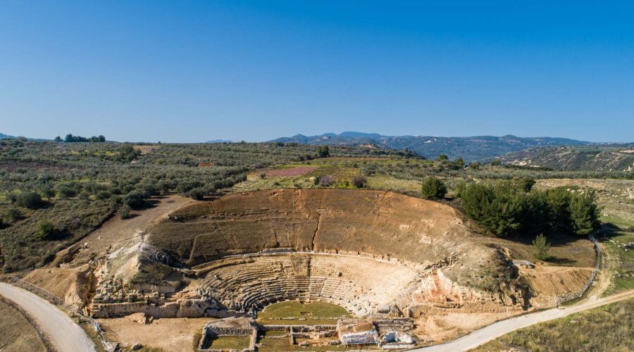 Αρχαία Σικυώνα και Βασιλικό: το αρχαίο θέατρο και η πόλη των τεχνών