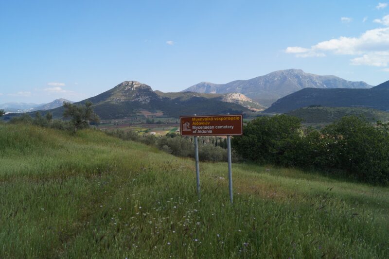 The Mycenaean Cemetery of Aidonia
