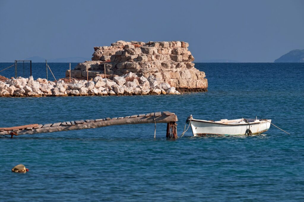 Kechries and Loutra Oraias Elenis: swimming over an ancient harbour