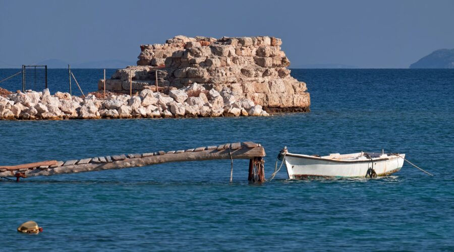 Kechries and Loutra Oraias Elenis: swimming over an ancient harbour