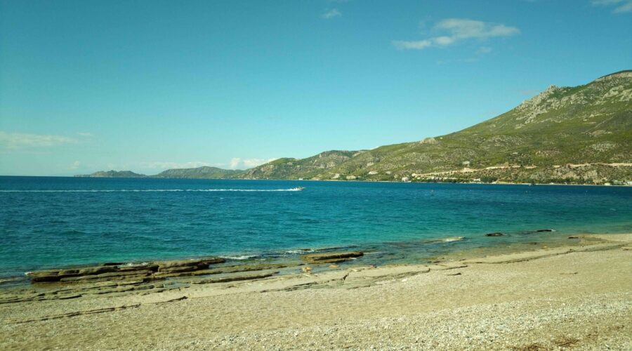 5 Αποδράσεις στην Κορινθία: Κρυστάλλινα νερά και ηρεμία δίπλα στην Αθήνα