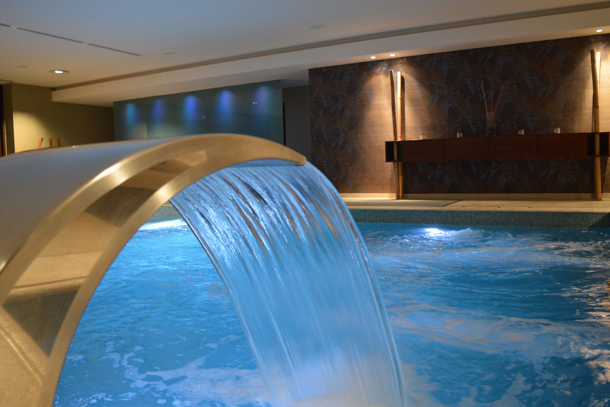 The indoor spa pool at Pliadon Gi